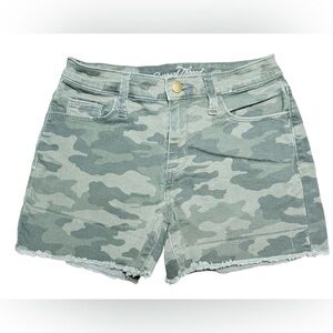 Universal Thread High Rise Camo Denim Shorts Size 0/25 Raw Hem Green Jean Shorts